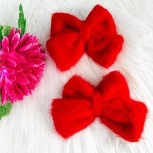 🔶 10/$35- Large Red‎ Mohair Bow Clips